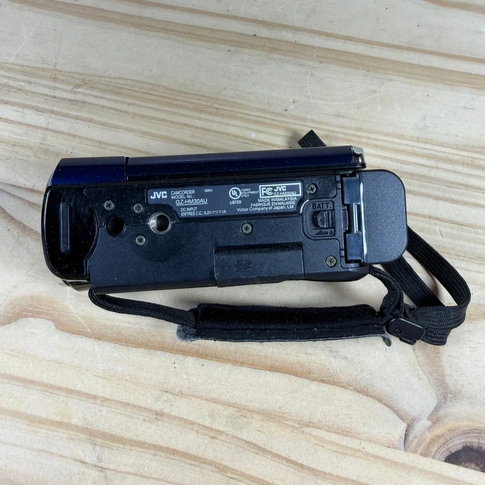 JVC Everio GZ-HM30AU Camcorder Blue 40x Optical Zoom High Definition w/Charger
